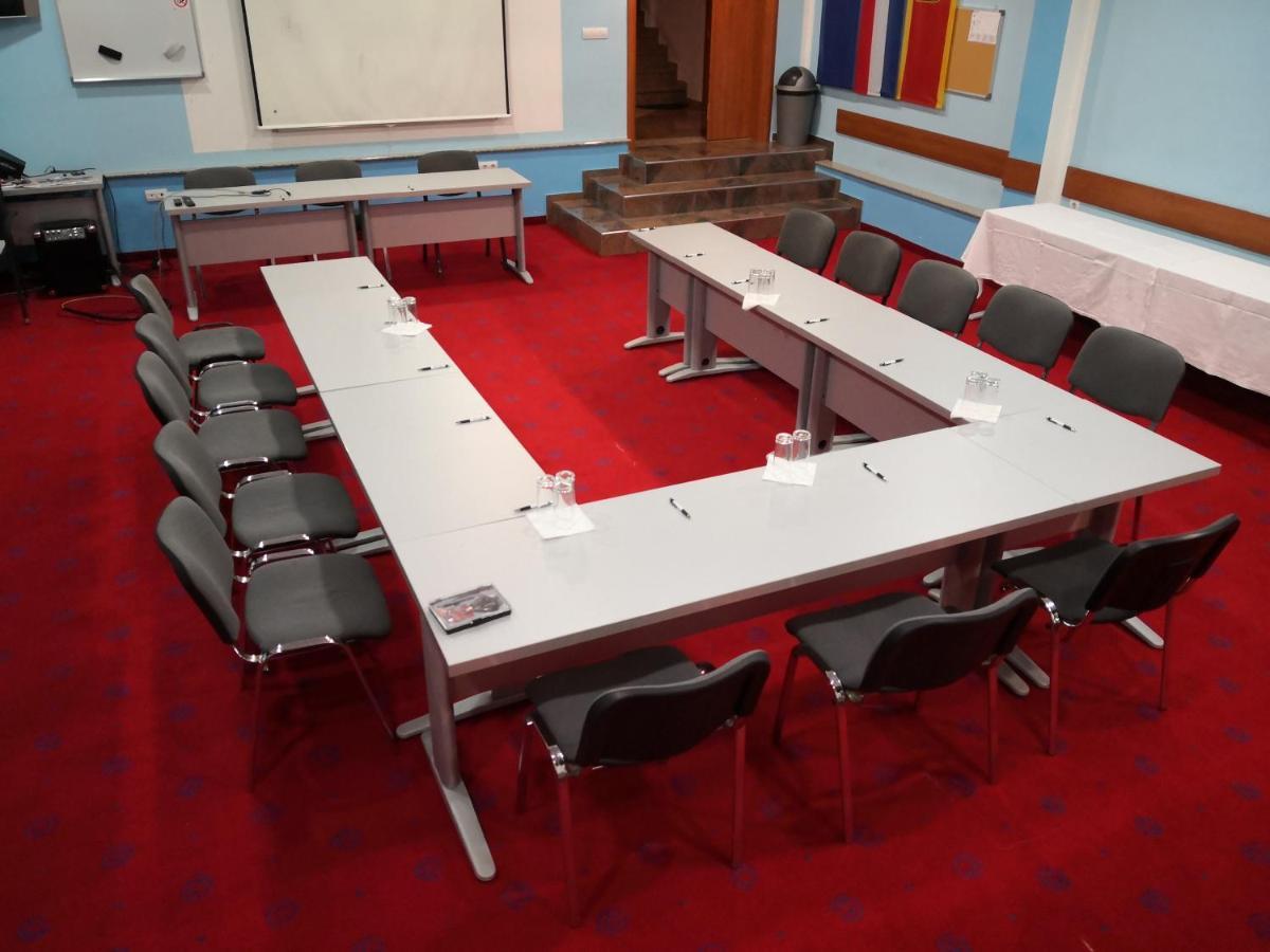 אורוסלבייה Hotel Zagi מראה חיצוני תמונה