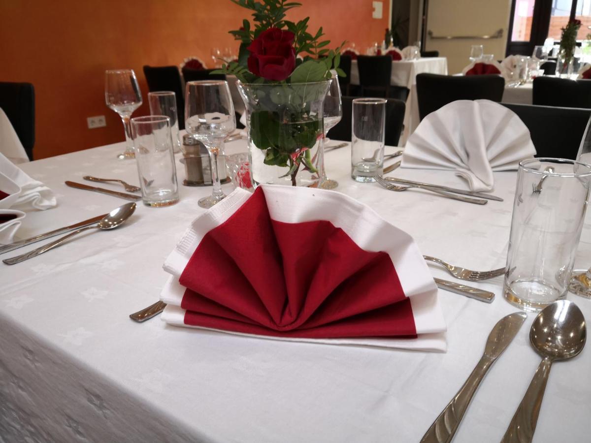 אורוסלבייה Hotel Zagi מראה חיצוני תמונה