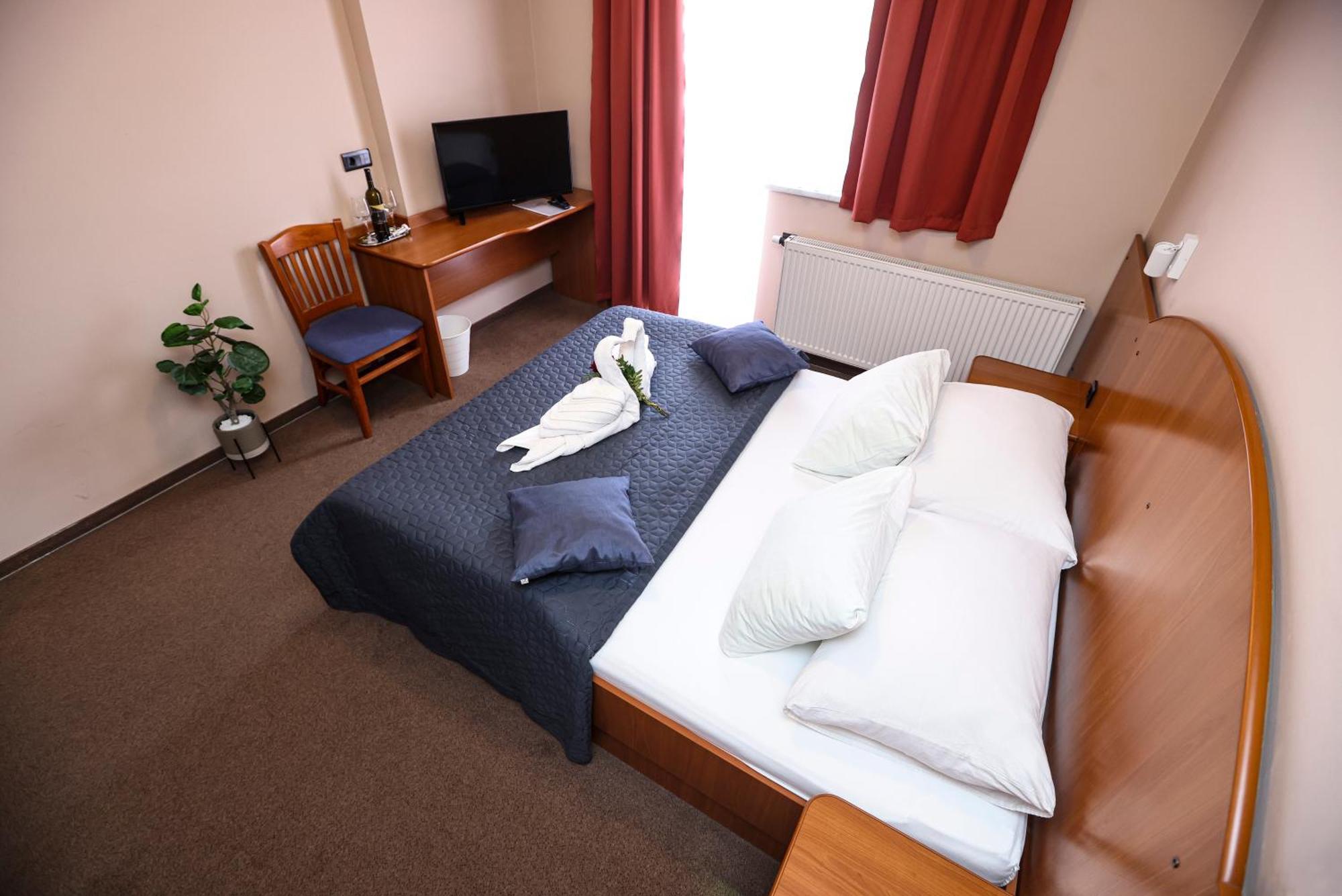 אורוסלבייה Hotel Zagi מראה חיצוני תמונה