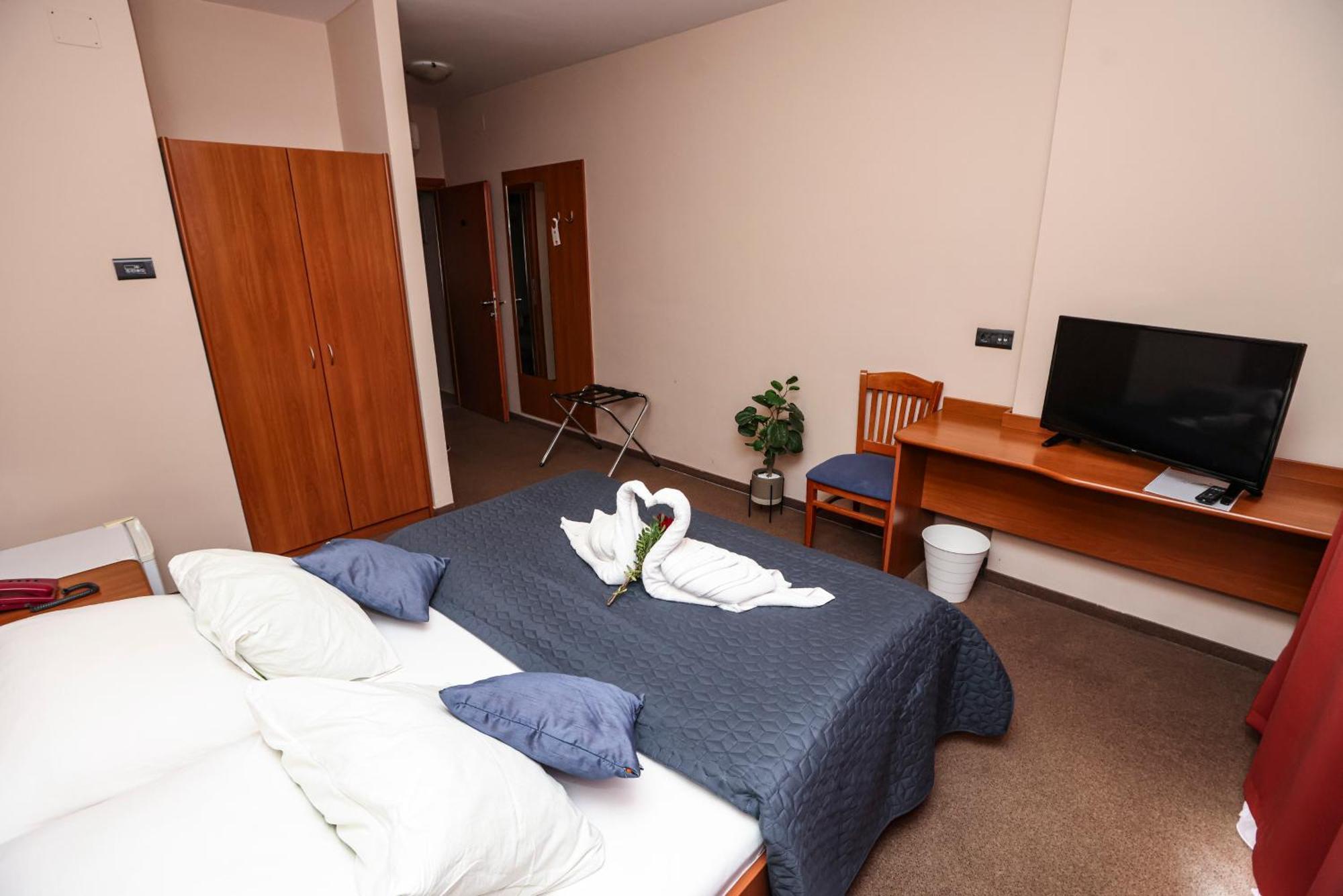 אורוסלבייה Hotel Zagi מראה חיצוני תמונה