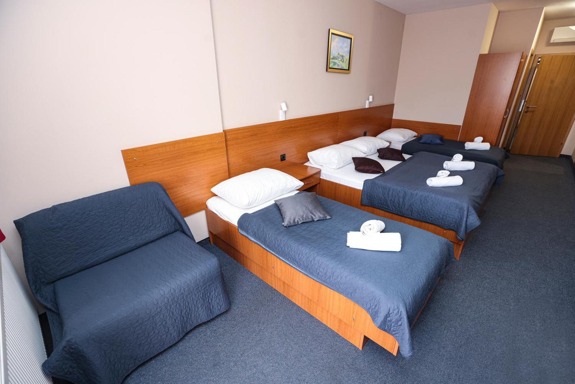 אורוסלבייה Hotel Zagi מראה חיצוני תמונה