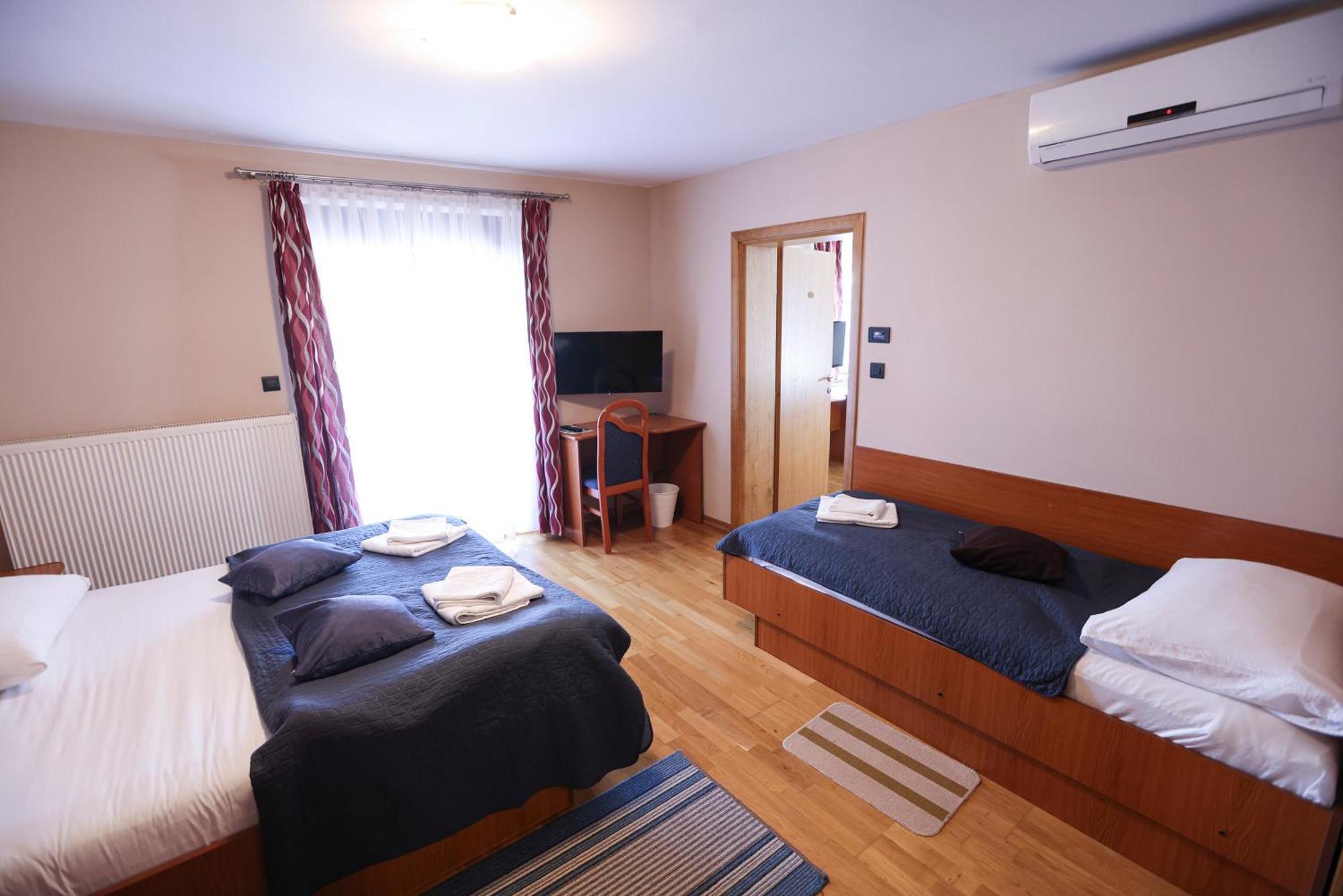 אורוסלבייה Hotel Zagi מראה חיצוני תמונה