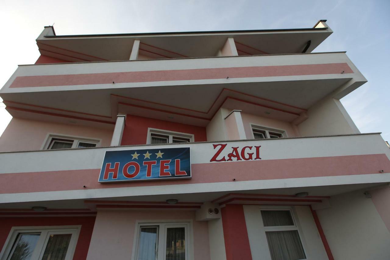 אורוסלבייה Hotel Zagi מראה חיצוני תמונה